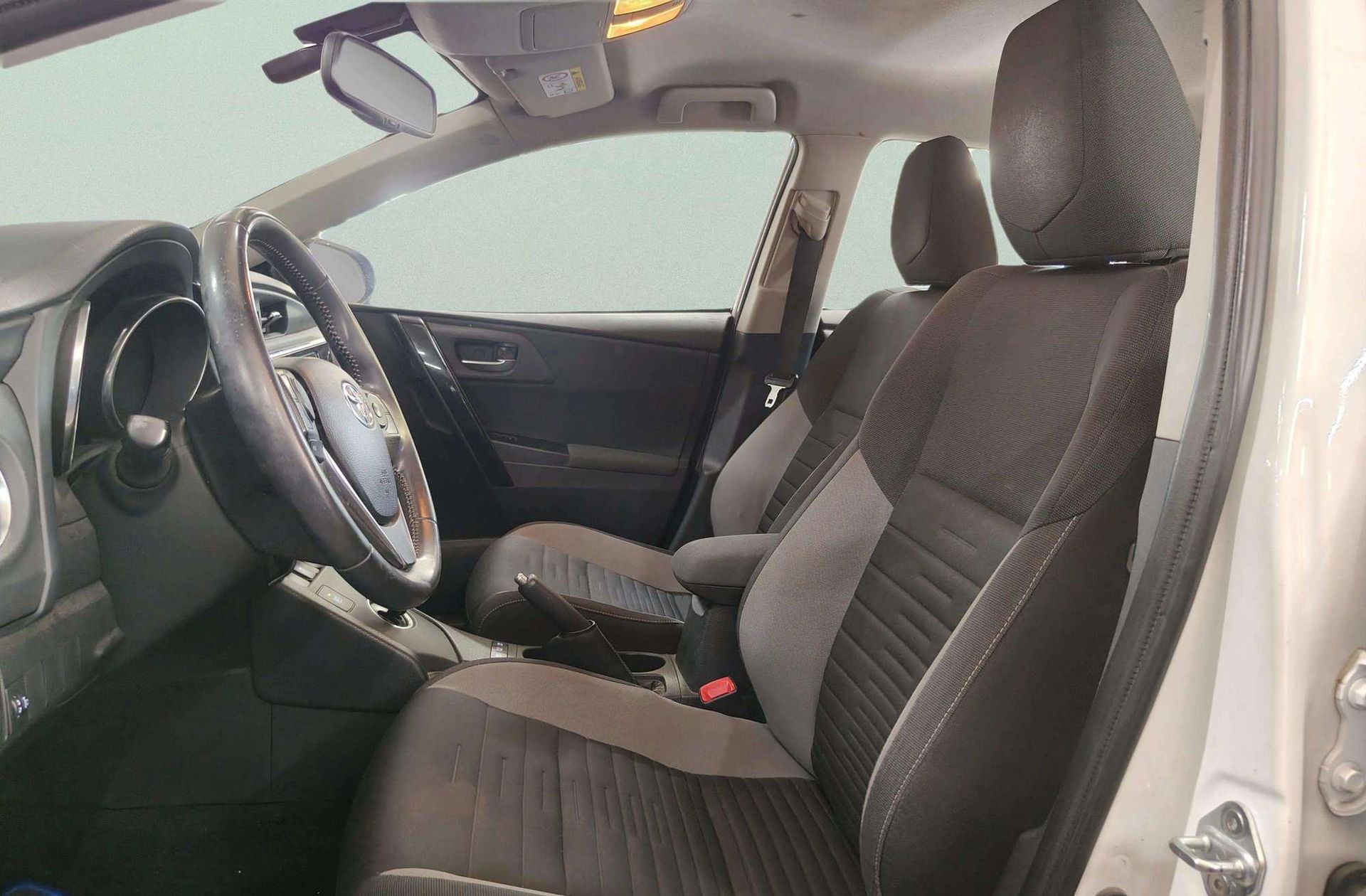 Toyota Auris 140H Hybrid Active - foto 9