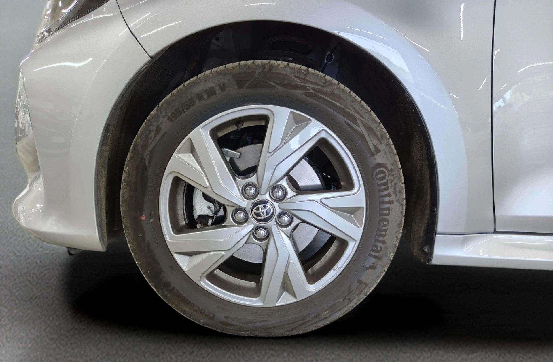 Toyota Yaris 120H Active Plus - foto 32