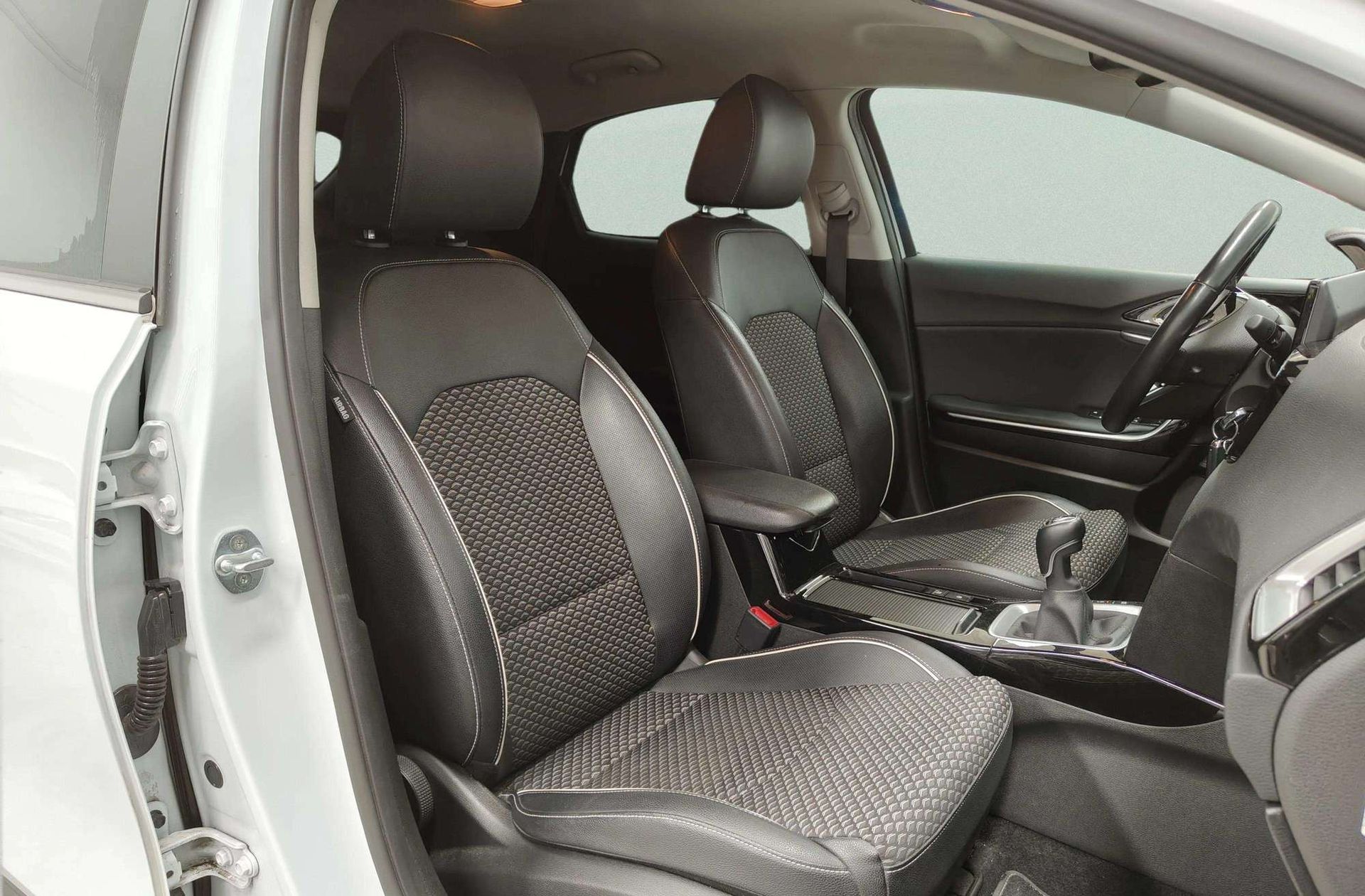 Kia XCeed 1.5 MHEV iMT Tech - foto 22