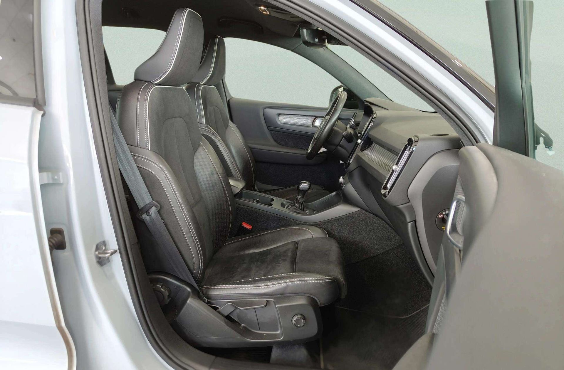 Volvo XC40 D3 R-Design - foto 27