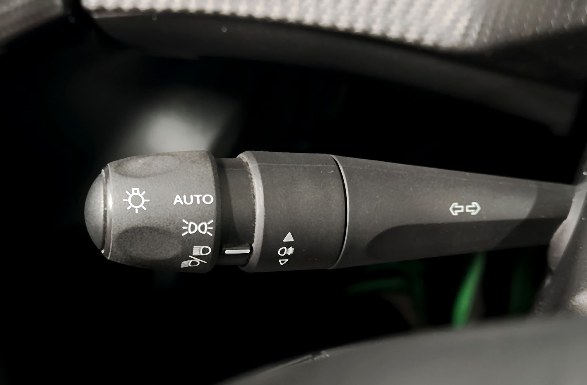 Peugeot 208 BlueHDi 100 Allure Pack - foto 27