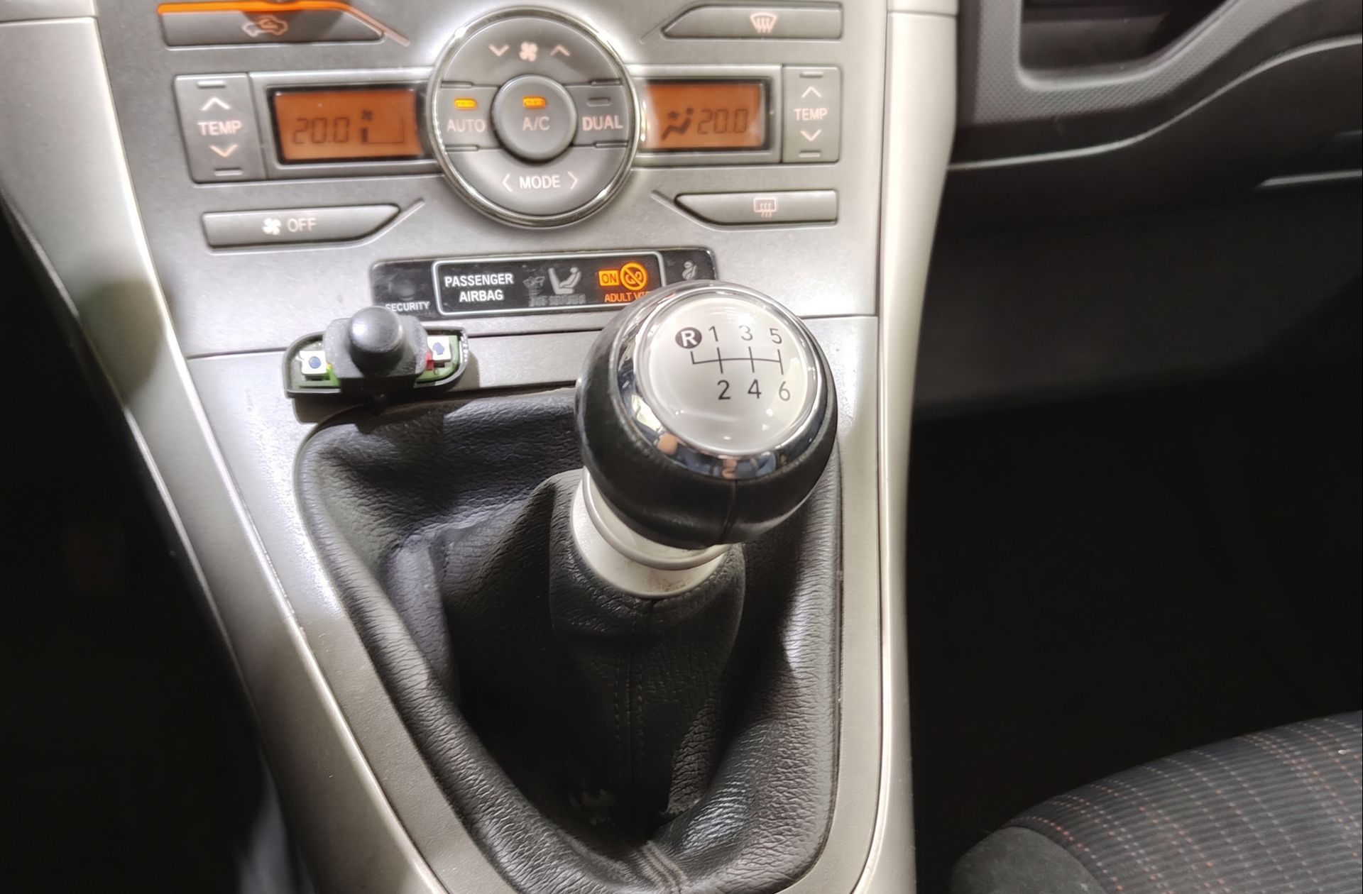 Toyota Auris 1.33 VVT-I Dual Live - foto 5