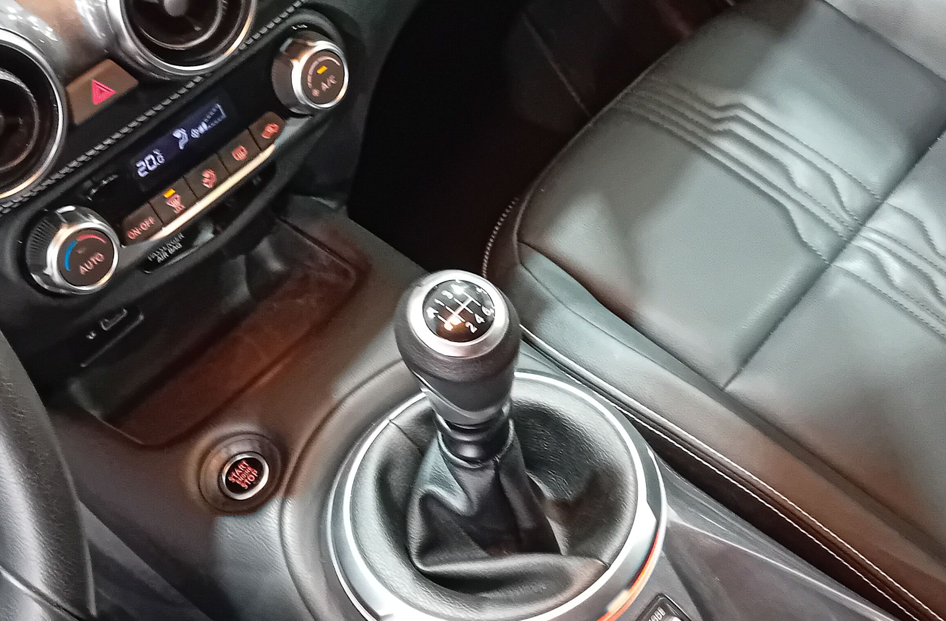 Nissan Juke DIG-T 114 N-Design Silver 4x2 - foto 5