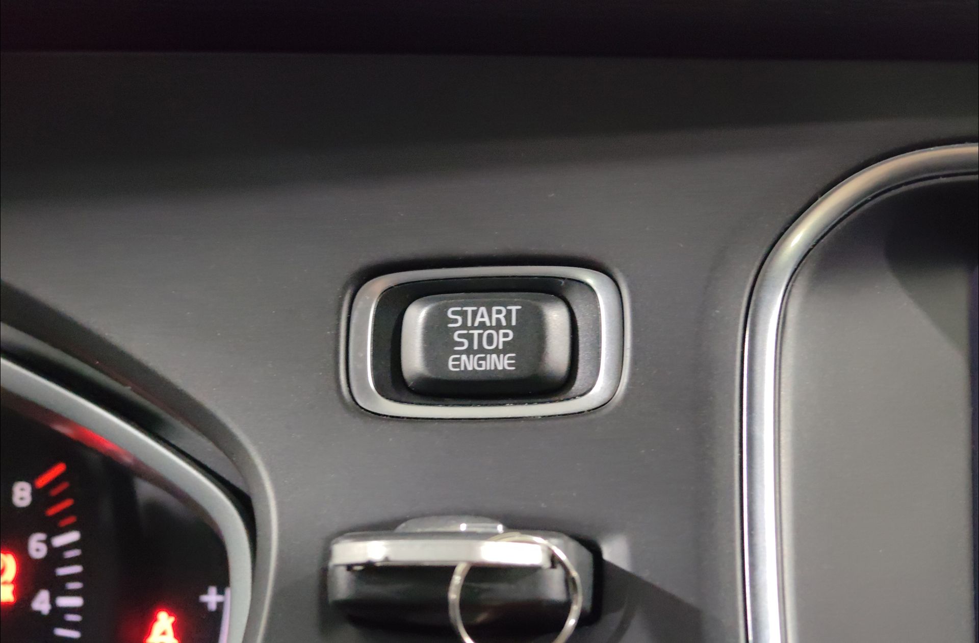 Volvo V40 T2 Momentum - foto 32