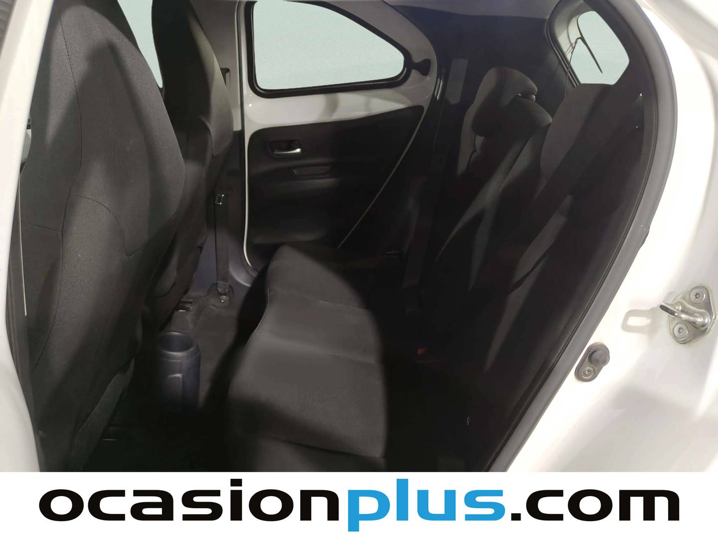 Foto asientos traseros Toyota Aygo X Cross Toyota Aygo X Cross 1.0 VVT-I Play (72 CV)
