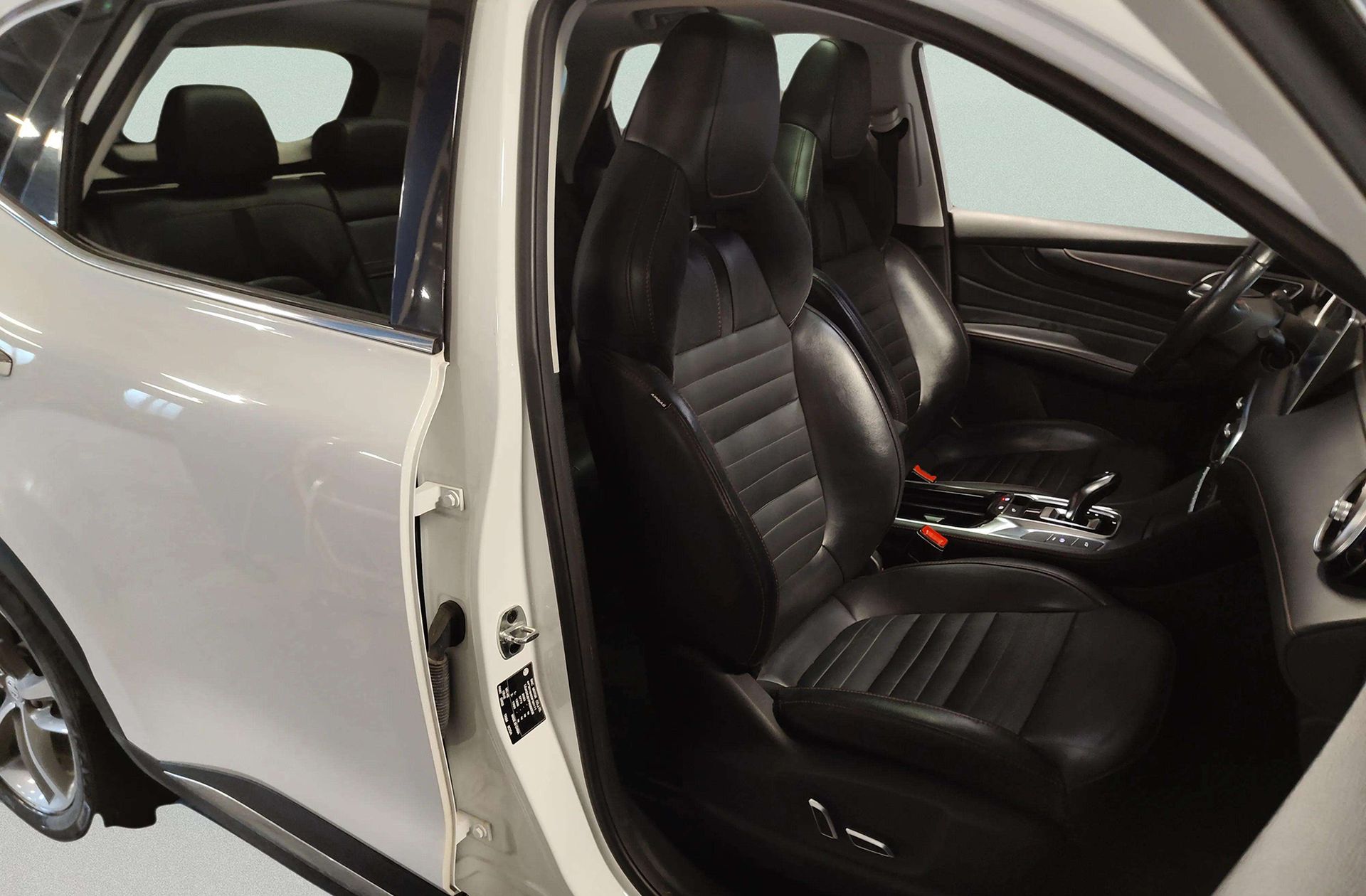 MG HS 1.5 Turbo GDI Luxury DCT - foto 23