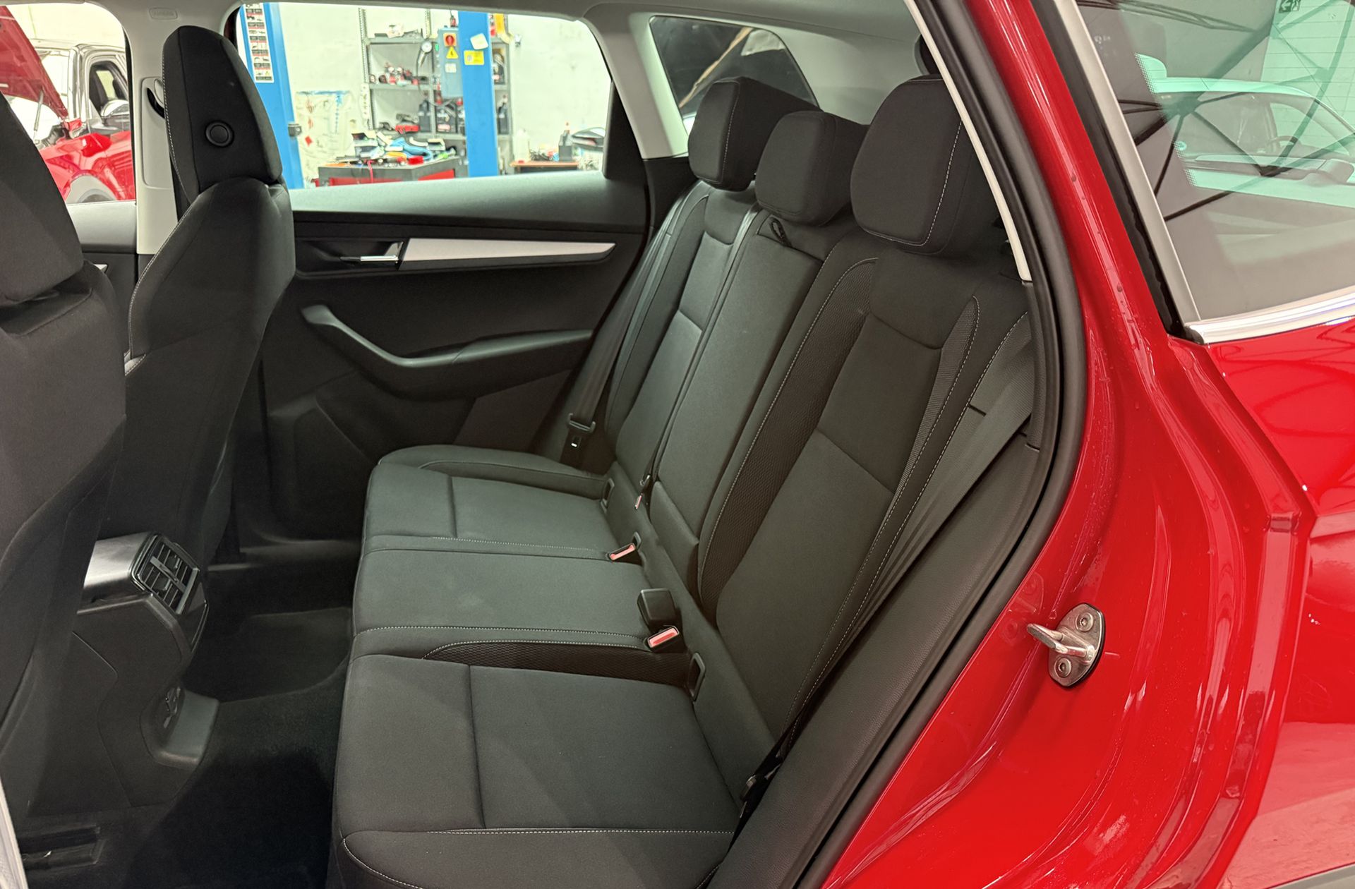 Škoda Karoq 1.0 TSI Selection - foto 11