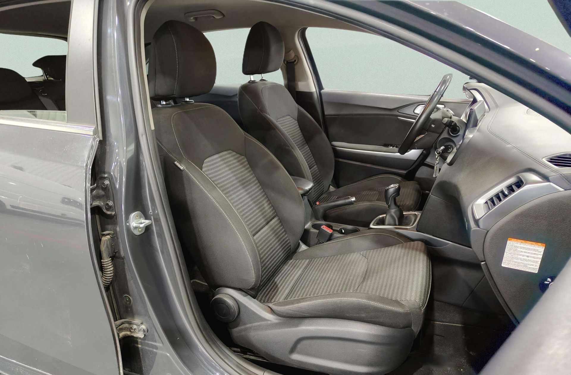 Kia Ceed 1.6 MHEV iMT Drive - foto 17