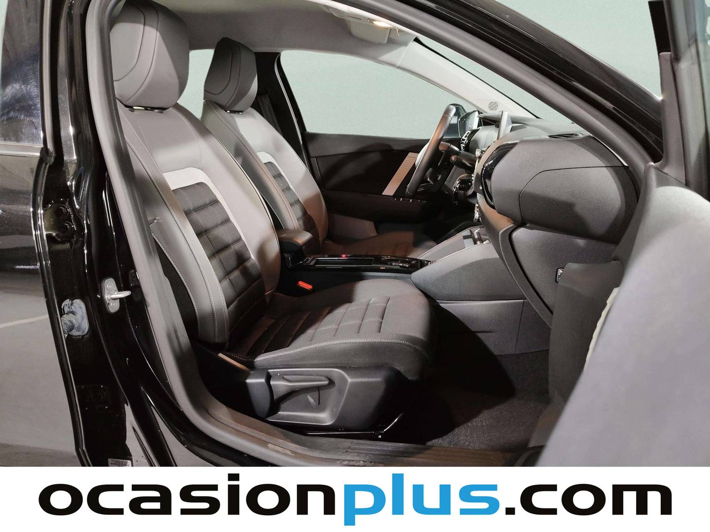 Citroën C4 Citroën C4 PureTech 130 S&S Plus EAT8 (131 CV) automático