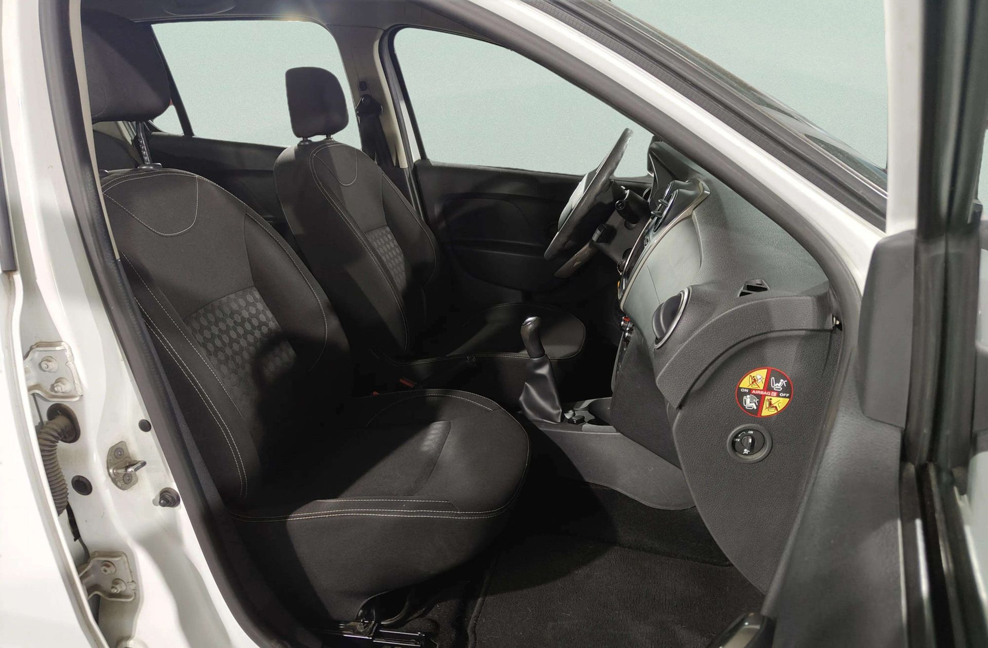 Dacia Sandero Laureate dCi - foto 15