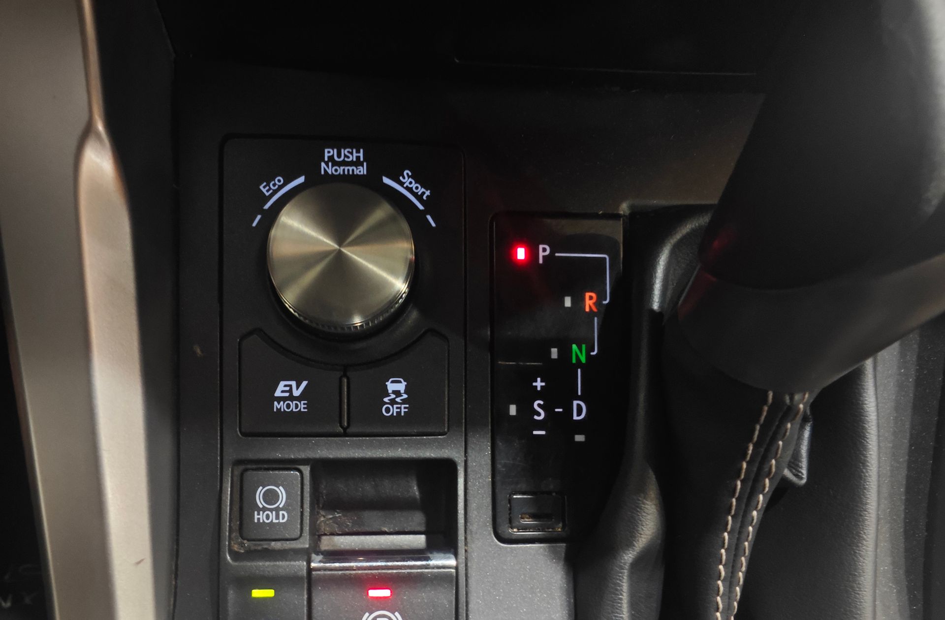 Lexus NX 300h Business 2WD - foto 27