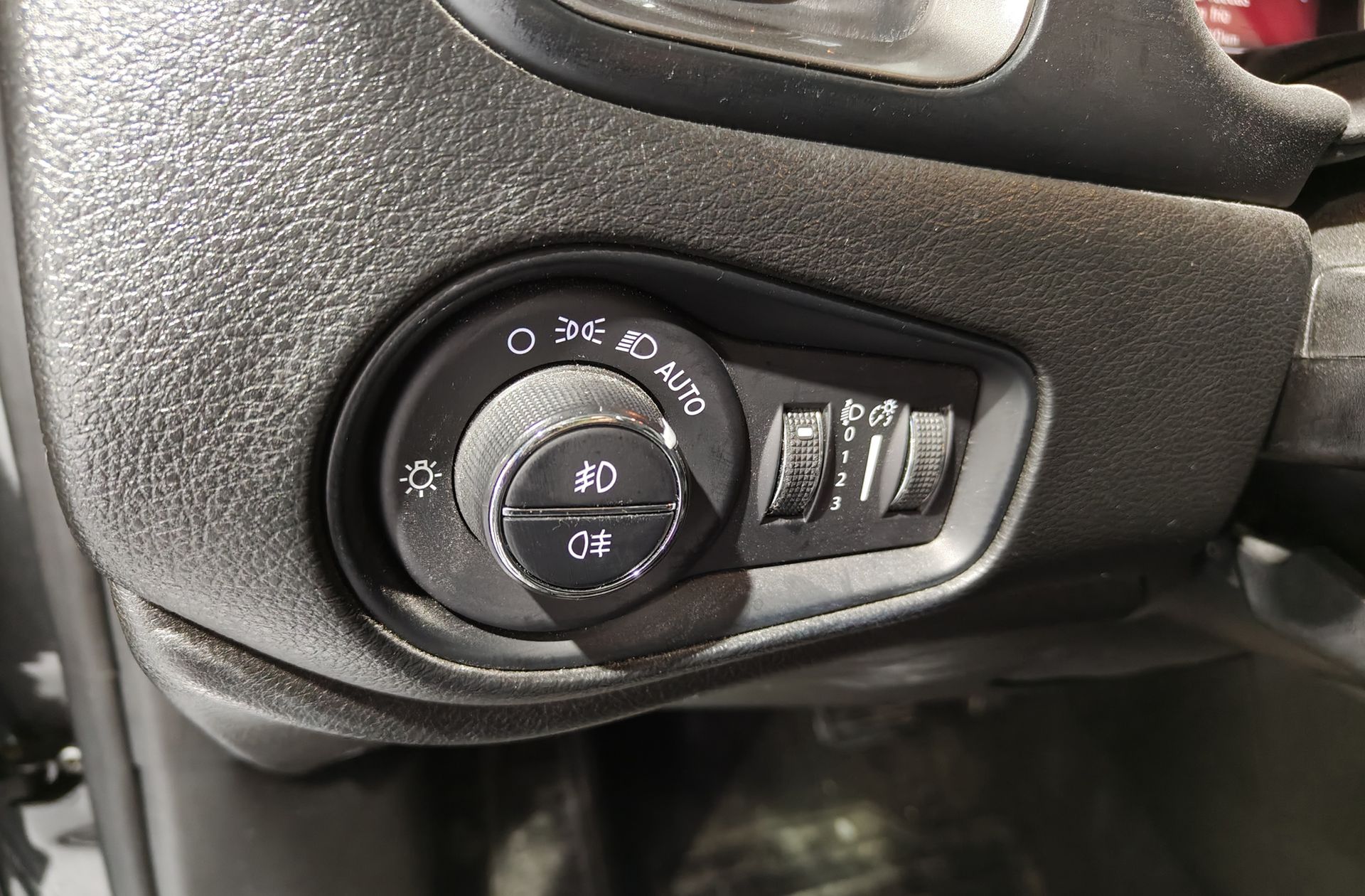 Jeep Renegade eHybrid 1.5 Limited ATX - foto 27