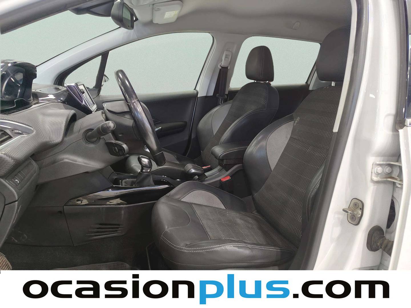Foto asientos delanteros Peugeot 2008 Peugeot 2008 BlueHDi 100 Allure (100 CV)