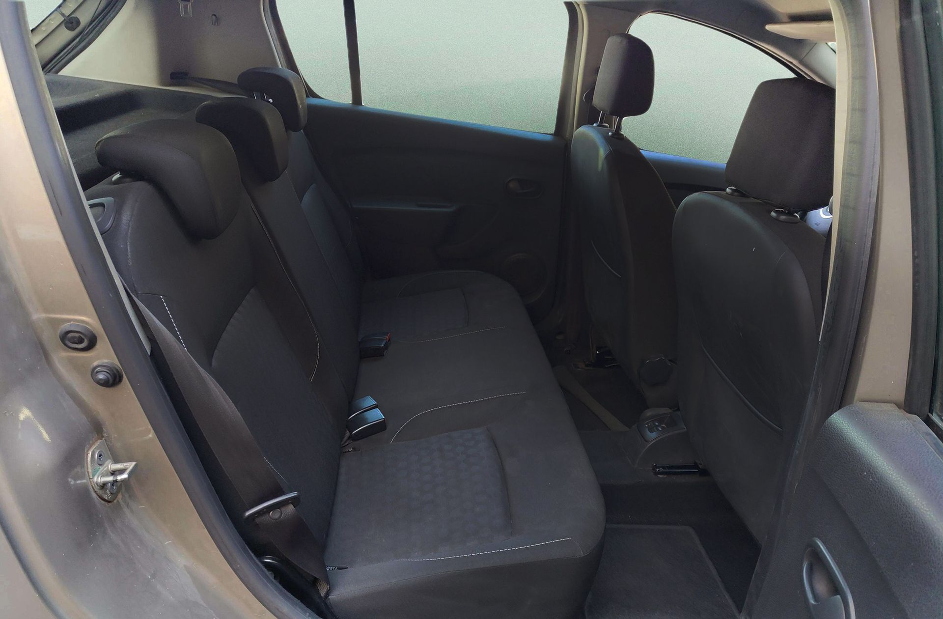 Dacia Sandero Laureate dCi - foto 13