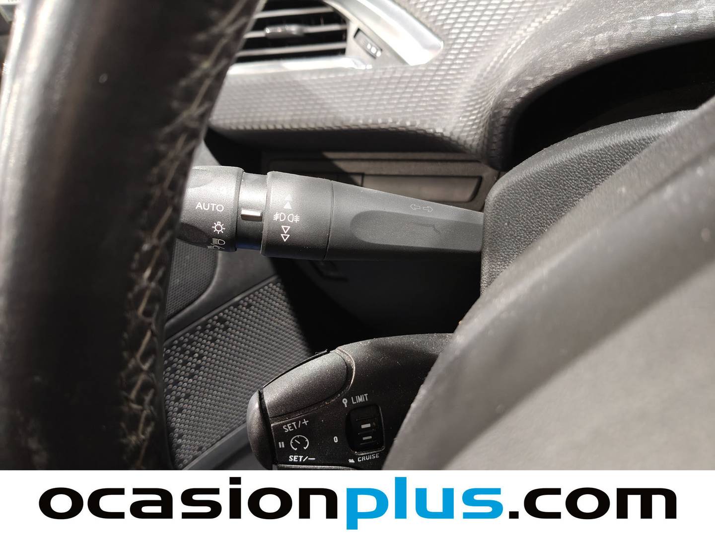 Foto Peugeot 2008 Peugeot 2008 BlueHDi 120 S&S Allure 88 kW (120 CV)