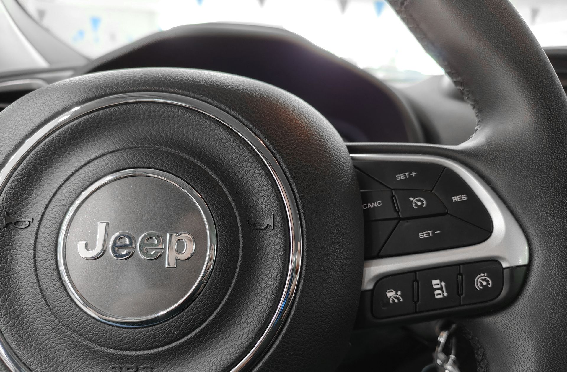 Jeep Renegade eHybrid 1.5 Limited ATX - foto 25
