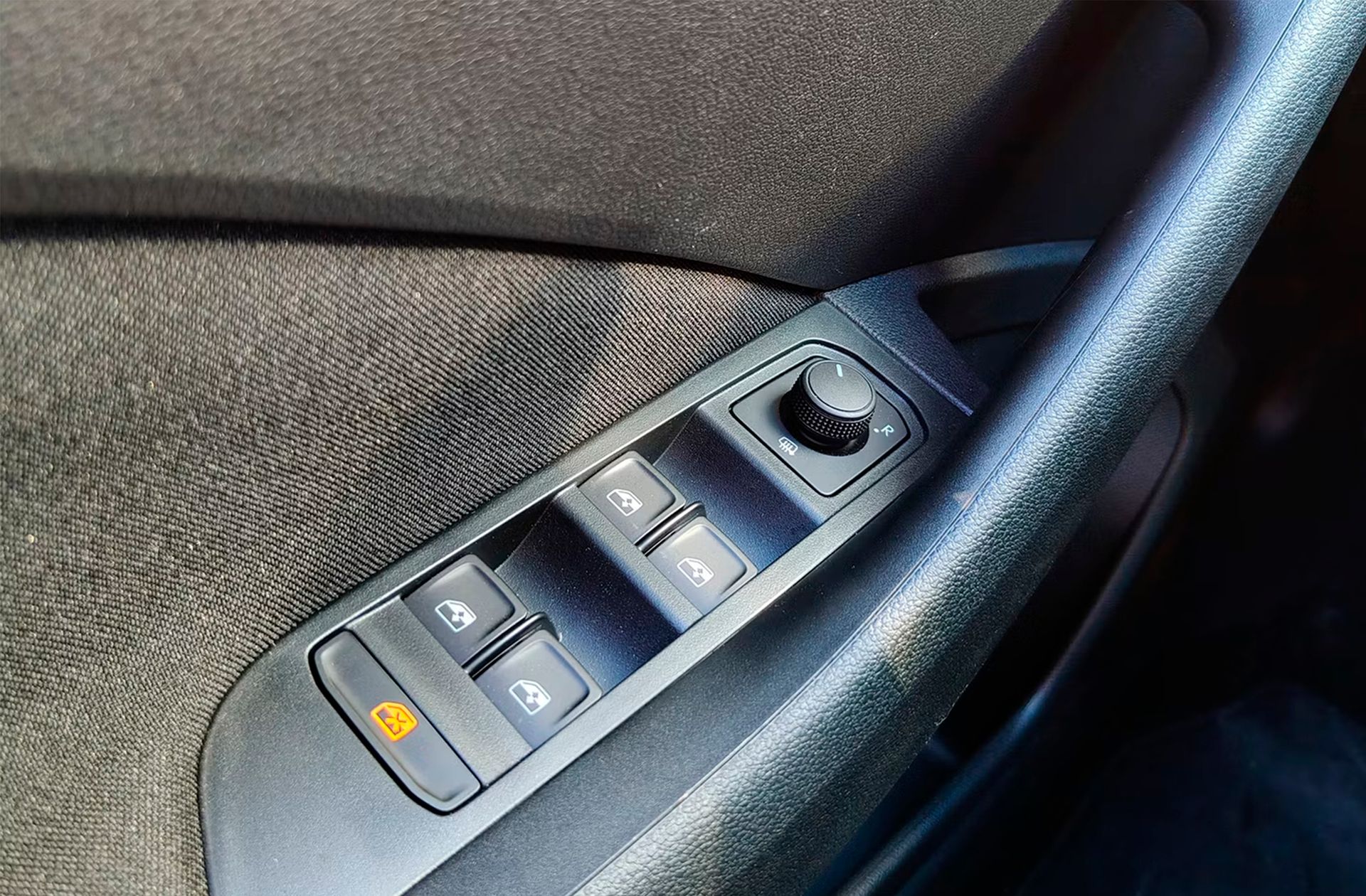 Škoda Kamiq 1.0 TSI Ambition DSG - foto 34
