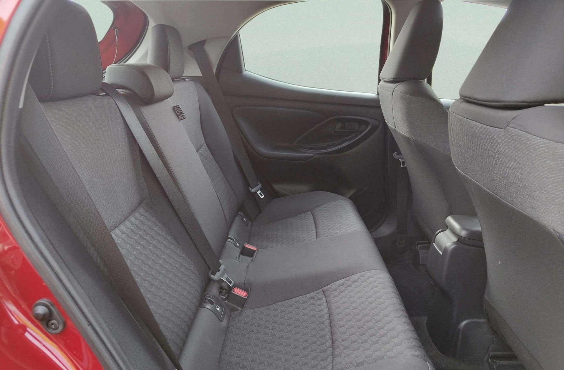 Toyota Yaris 120H Active Plus - foto 14