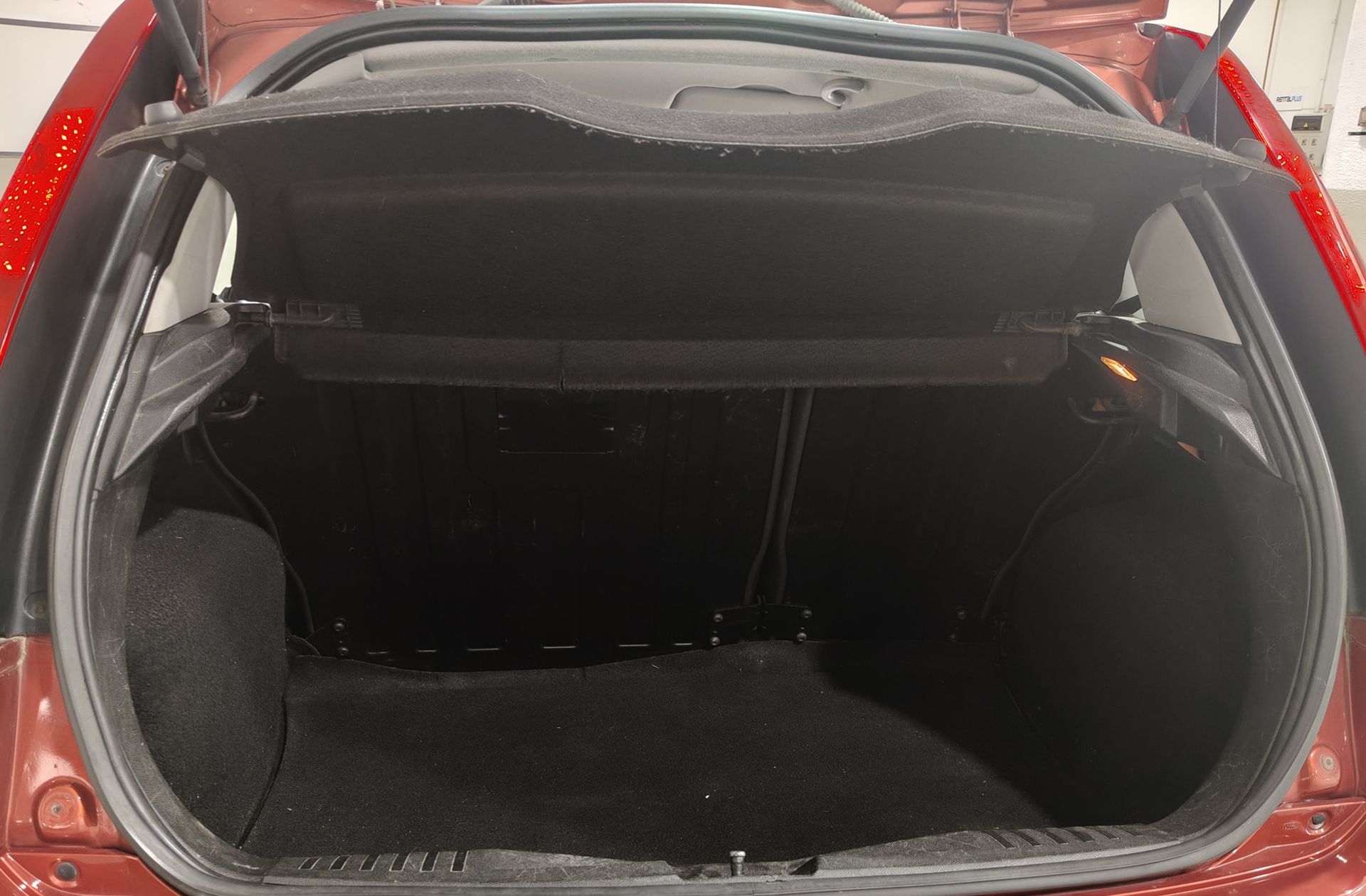 Ford Fiesta 1.4 Futura - foto 12