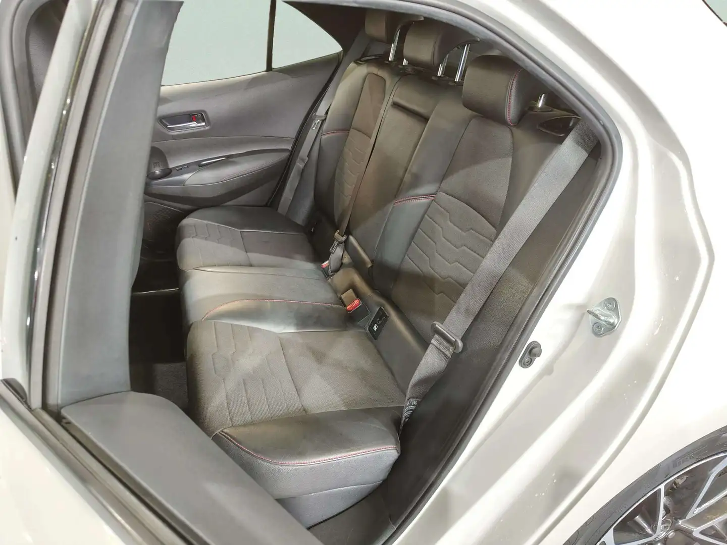 Foto Toyota Corolla Toyota Corolla 180H Advance E-CVT (180 CV)