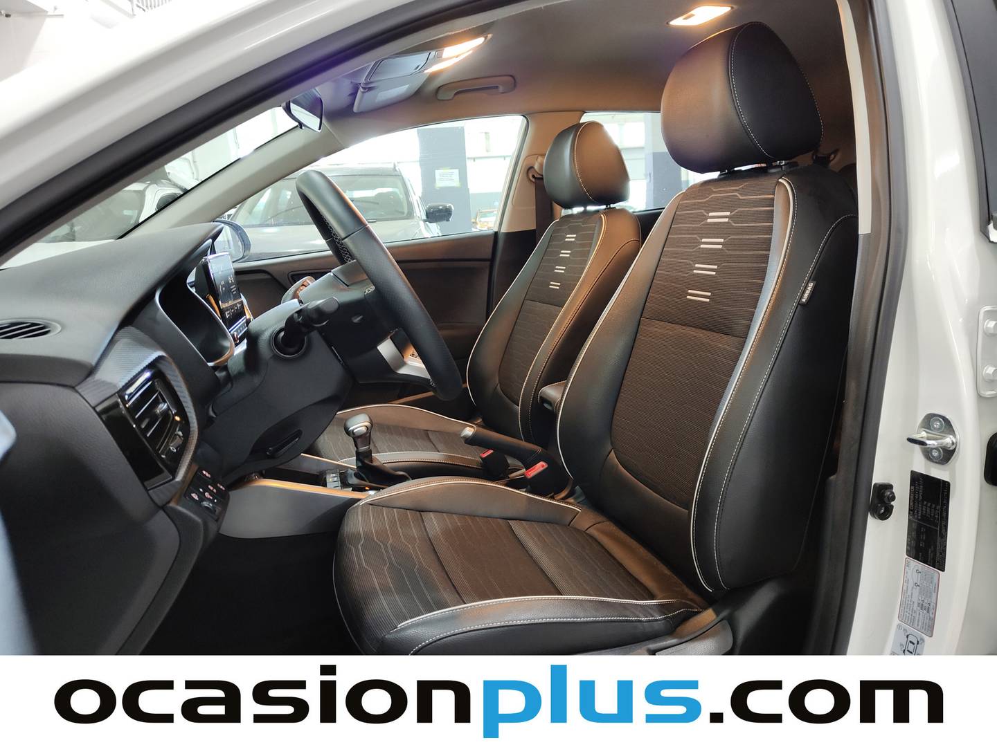 Foto asientos delanteros KIA Stonic KIA Stonic 1.0 T-GDi Tech (100 CV)