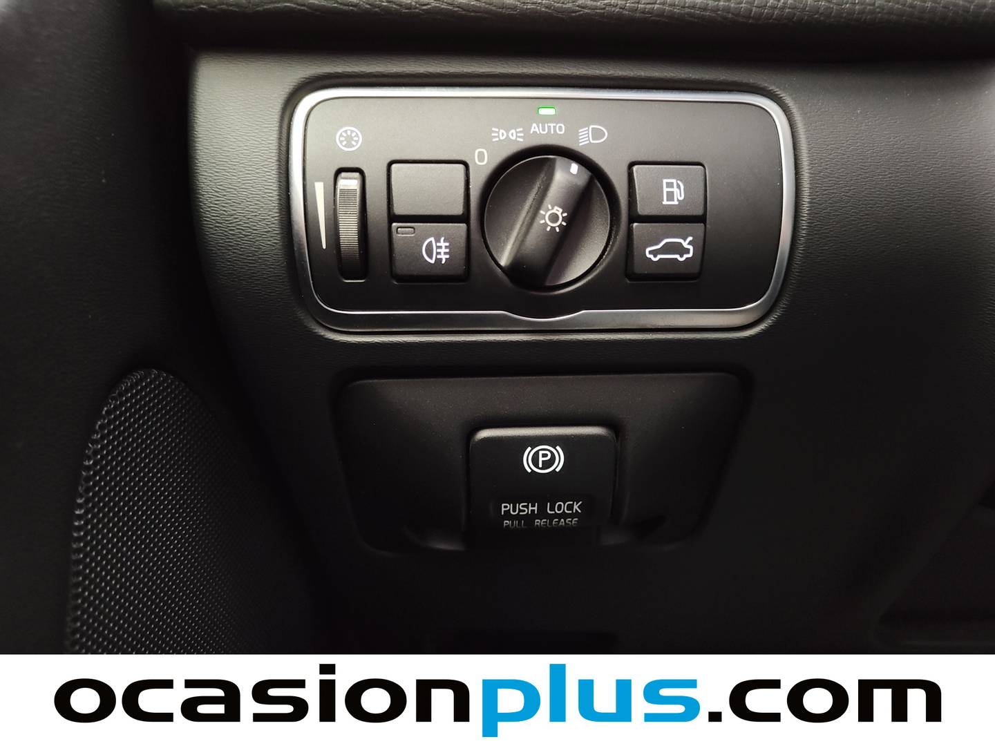 Equipamiento del Volvo XC60 Volvo XC60 D4 Momentum Auto (181 CV)