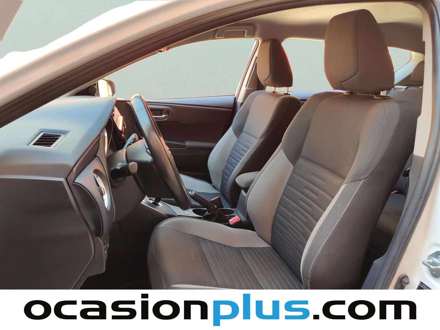 Foto asientos delanteros Toyota Auris Toyota Auris 140H Hybrid Active (136 CV)