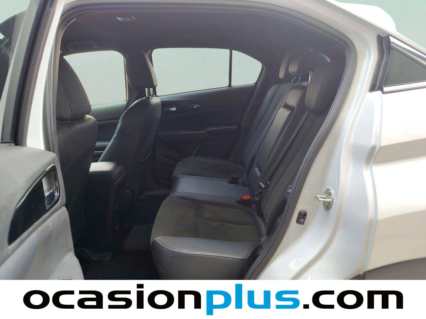 Foto asientos traseros Mitsubishi Eclipse Cross Mitsubishi Eclipse Cross 2.4 PHEV Kaiteki 4WD Auto (188 CV)