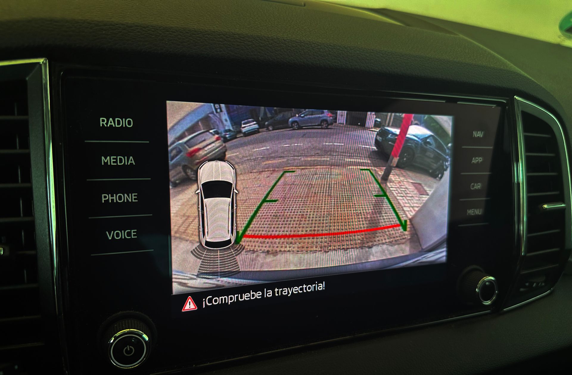 Škoda Karoq 1.6 TDI Like - foto 8