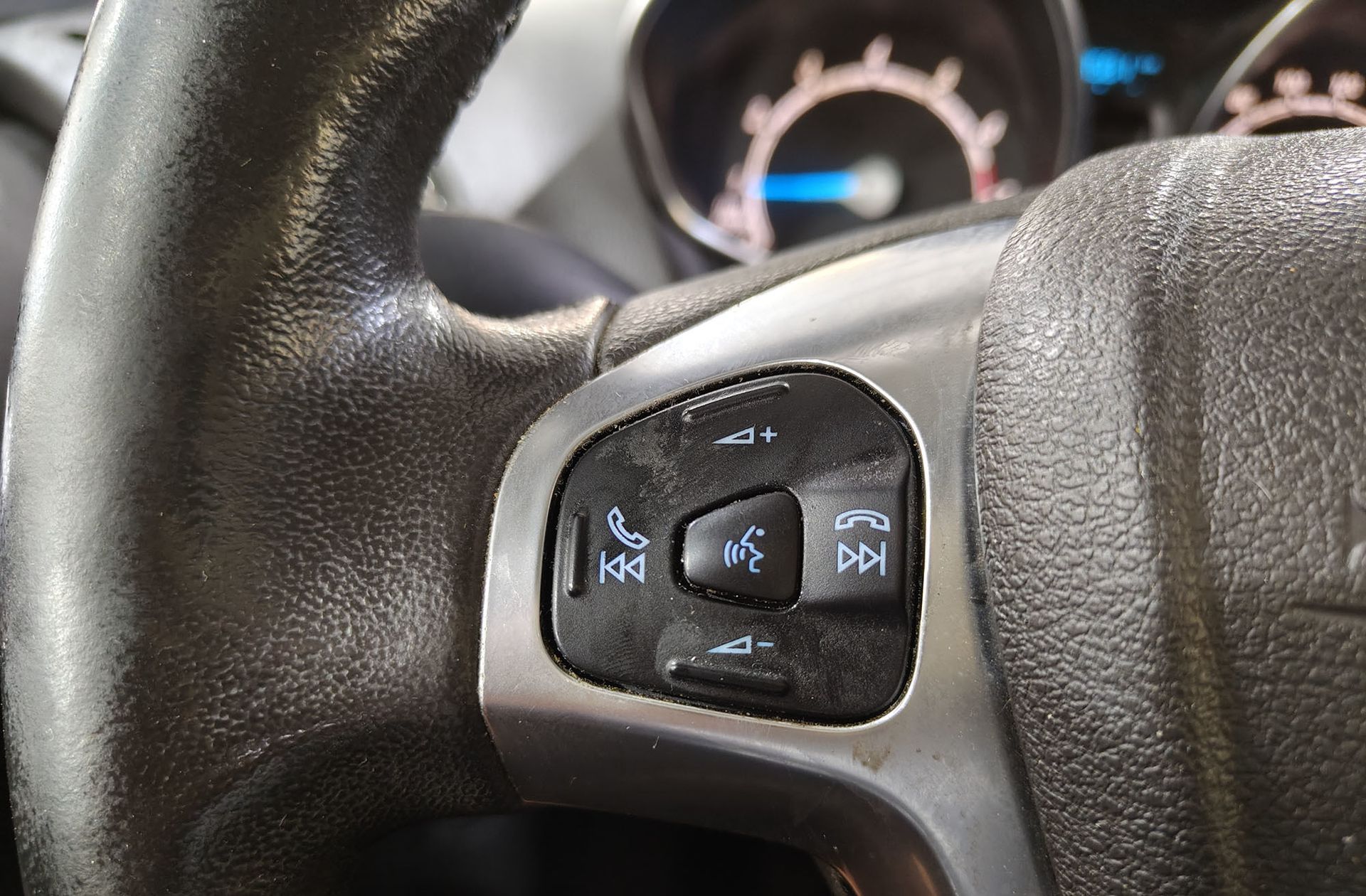Ford Tourneo Courier 1.0 EcoBoost Titanium - foto 21
