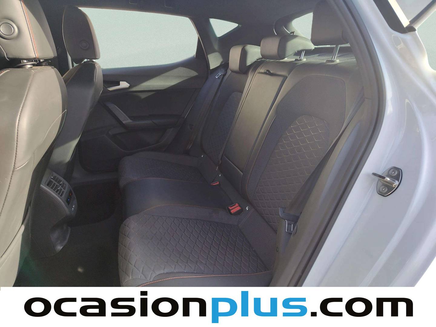 Foto asientos traseros Seat León Seat León 1.5 TSI S&S FR 25 Aniversario (116 CV)