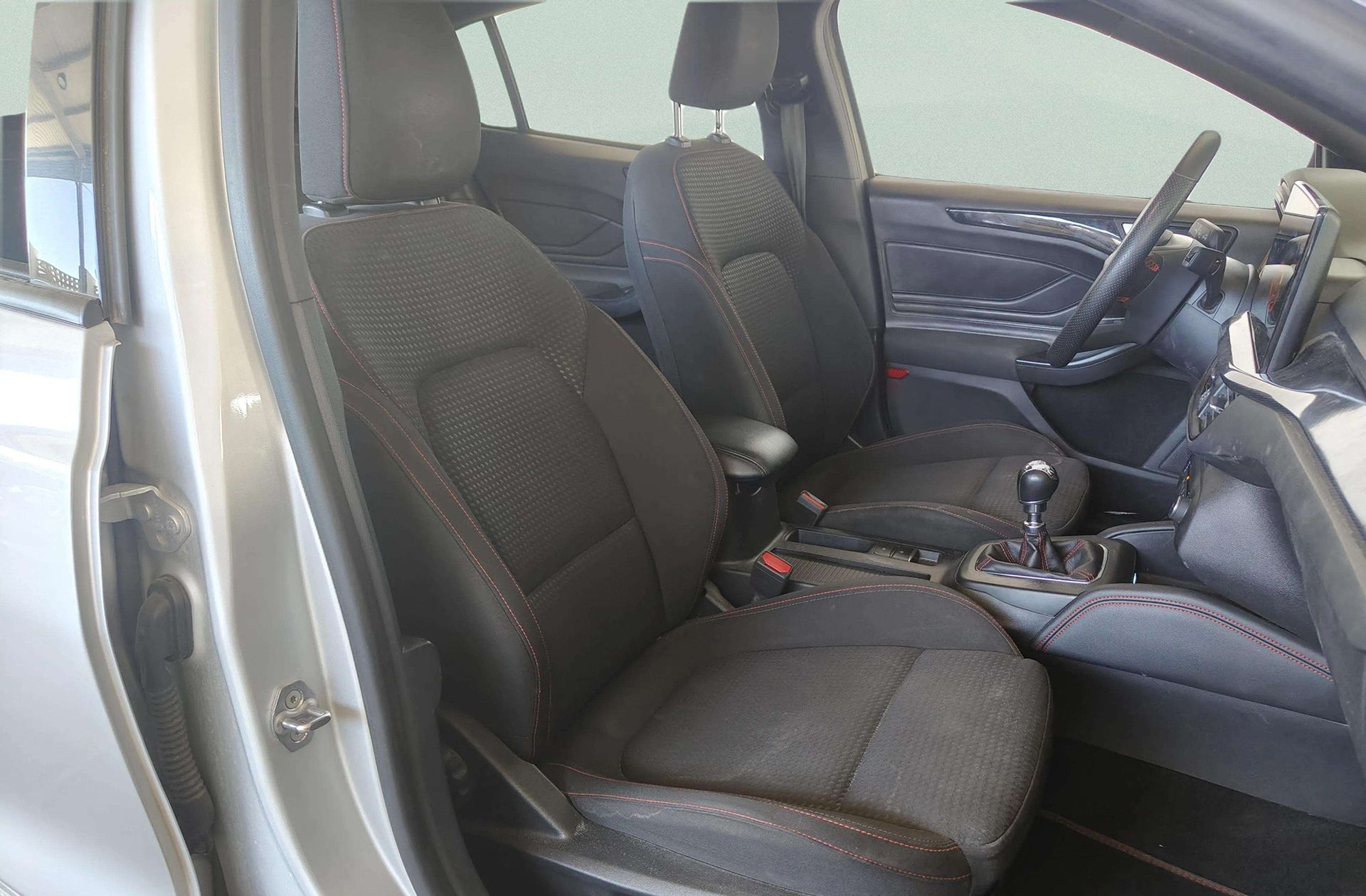 Ford Focus 1.0 EcoBoost MHEV ST-Line - foto 21