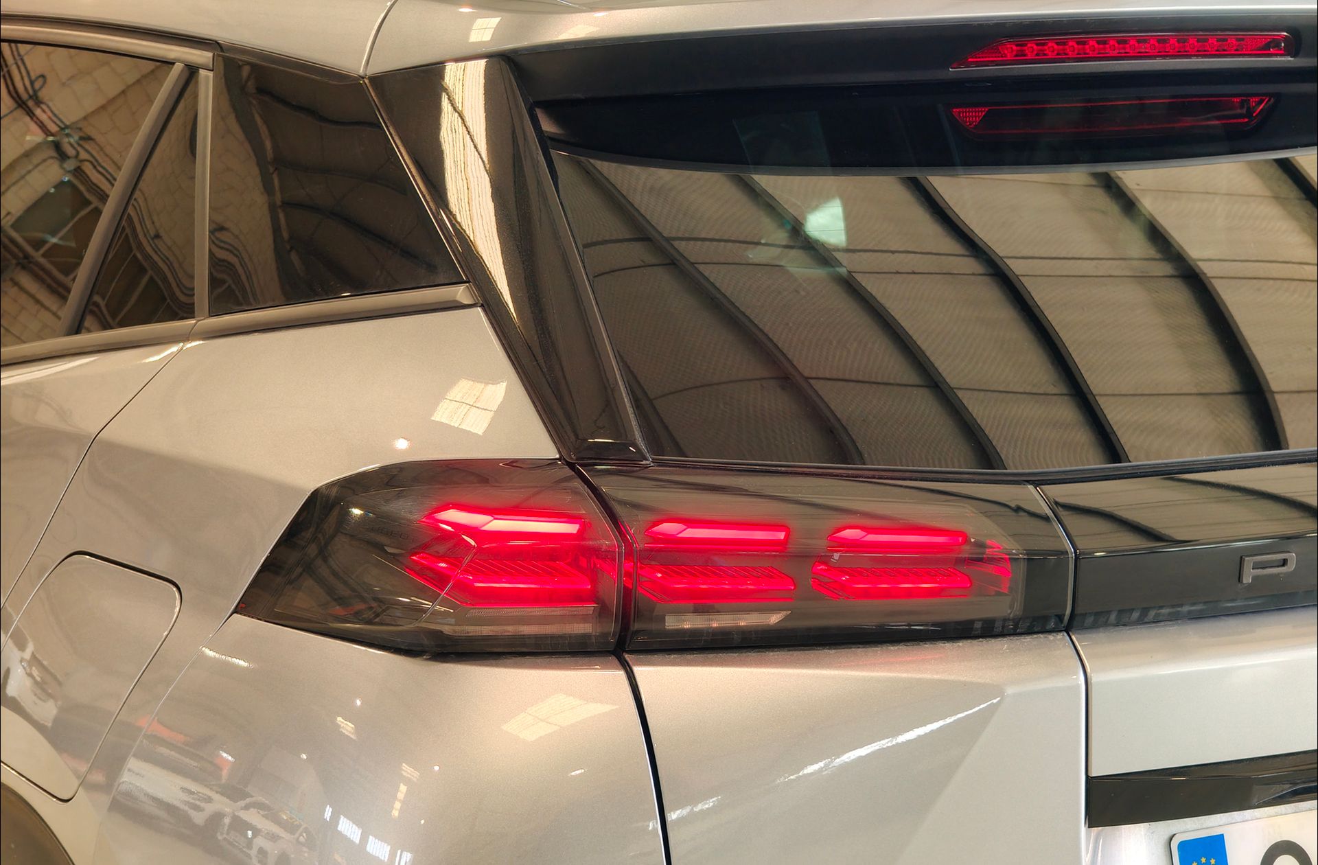 Peugeot 2008 Allure Hybrid eDCS6 - foto 18