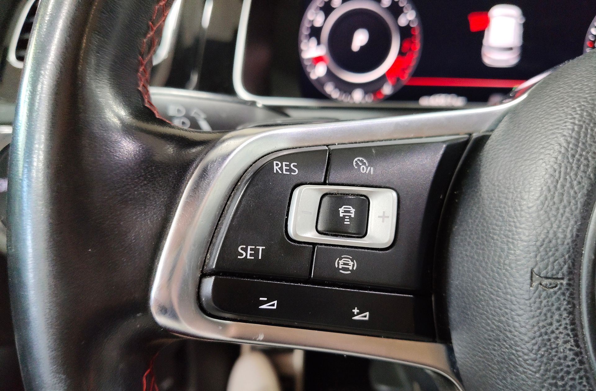 Volkswagen Golf GTI Performance 2.0 TSI DSG - foto 30