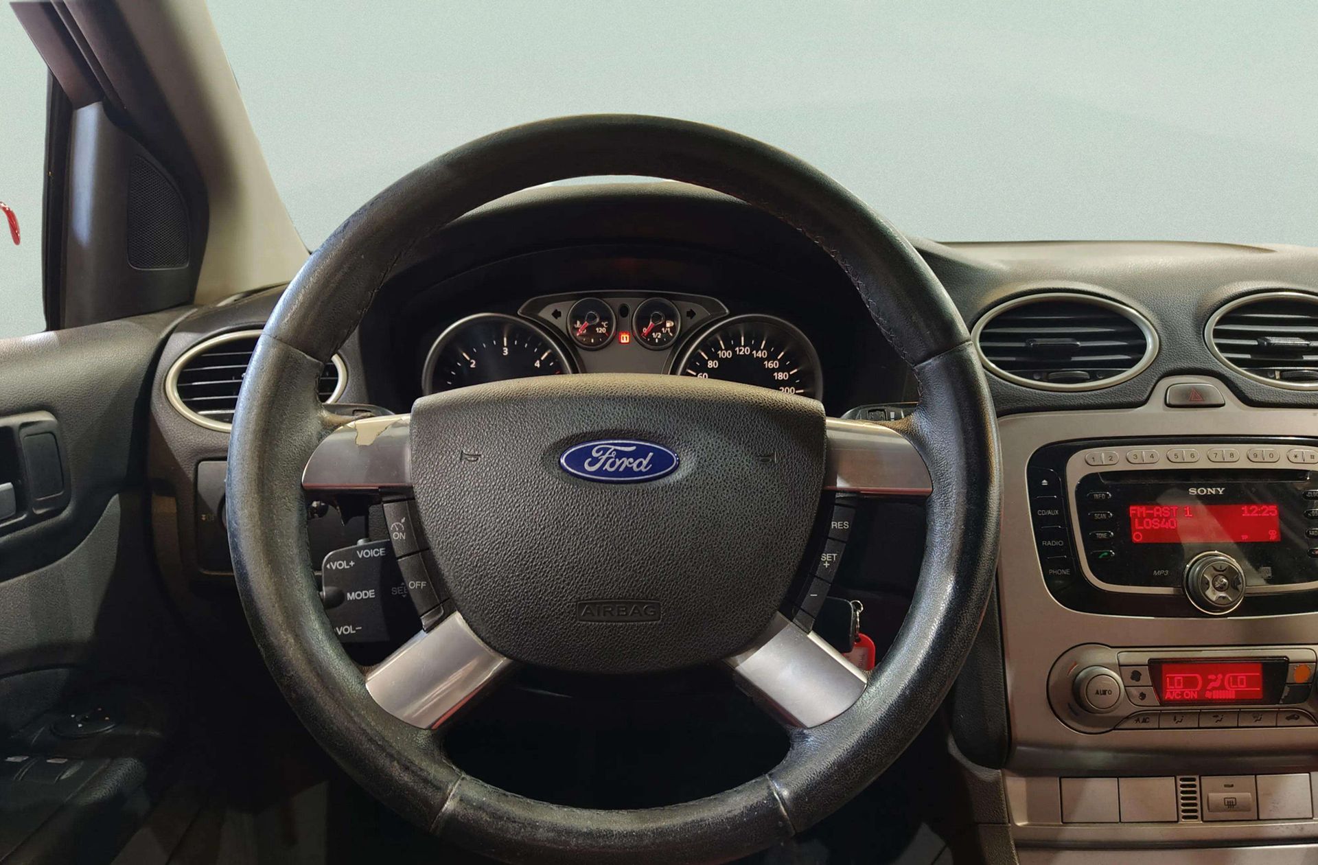 Ford Focus 1.6 TDCi Titanium - foto 17