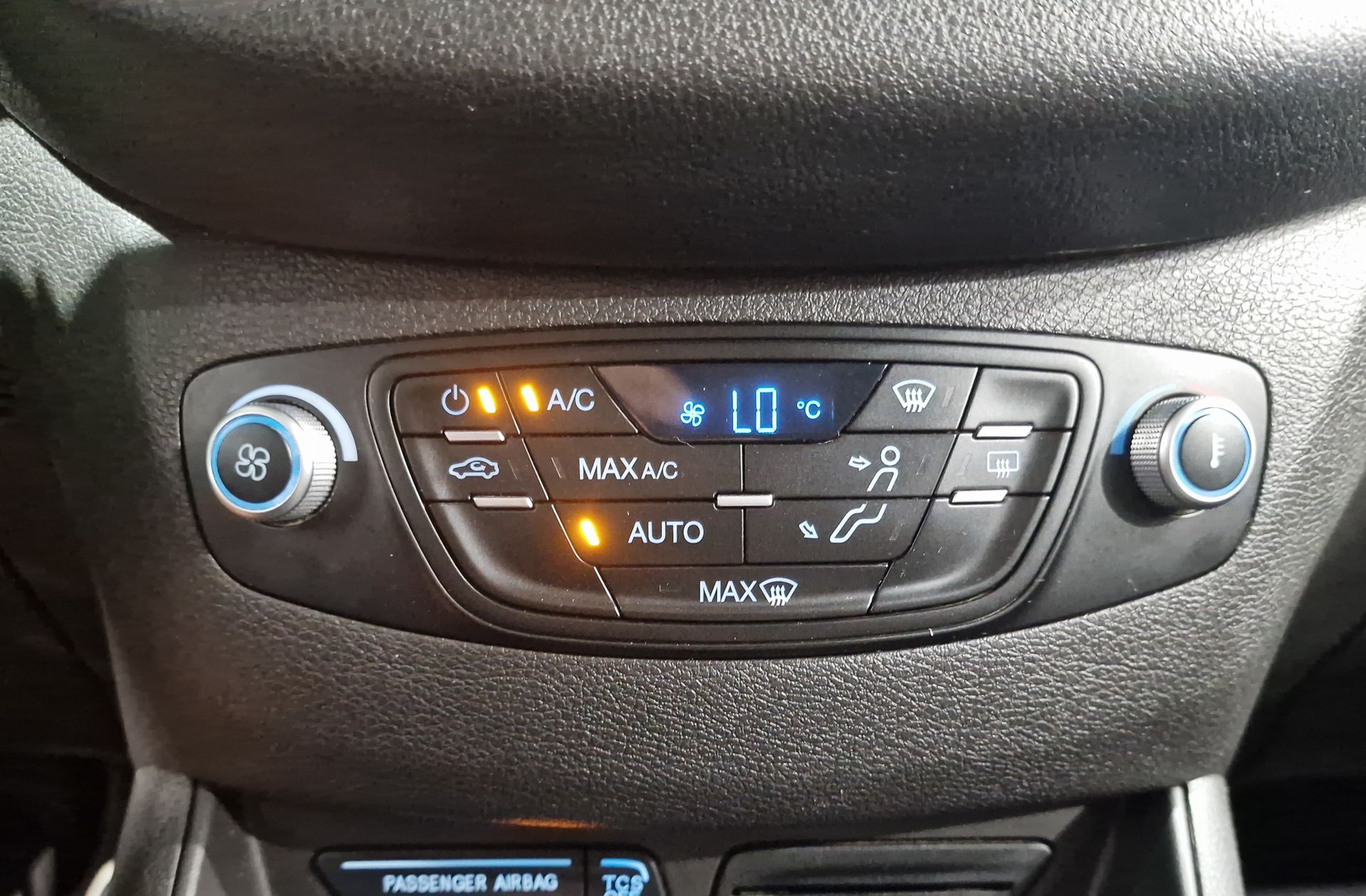 Ford Tourneo Courier 1.0 EcoBoost Titanium - foto 27
