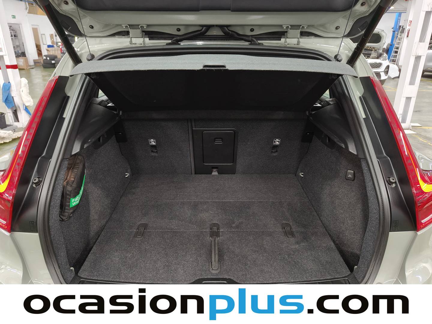 Foto Volvo XC40 Volvo XC40 B3 G Core Auto (163 CV)