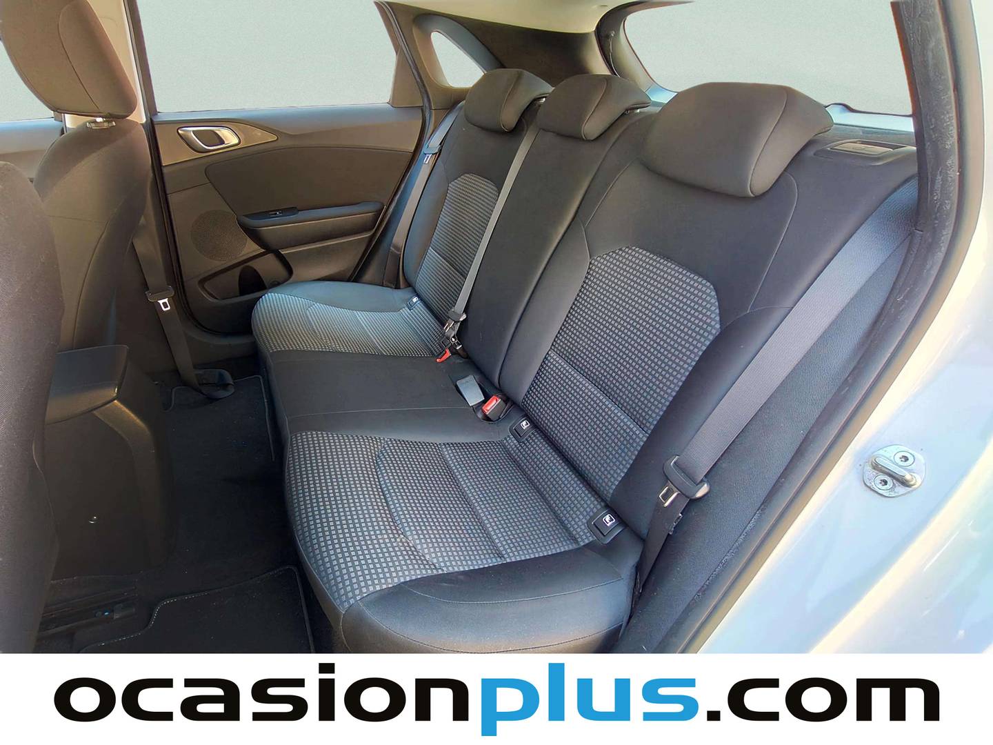 Foto asientos traseros KIA Ceed KIA Ceed 1.0 T-GDi Concept (120 CV)