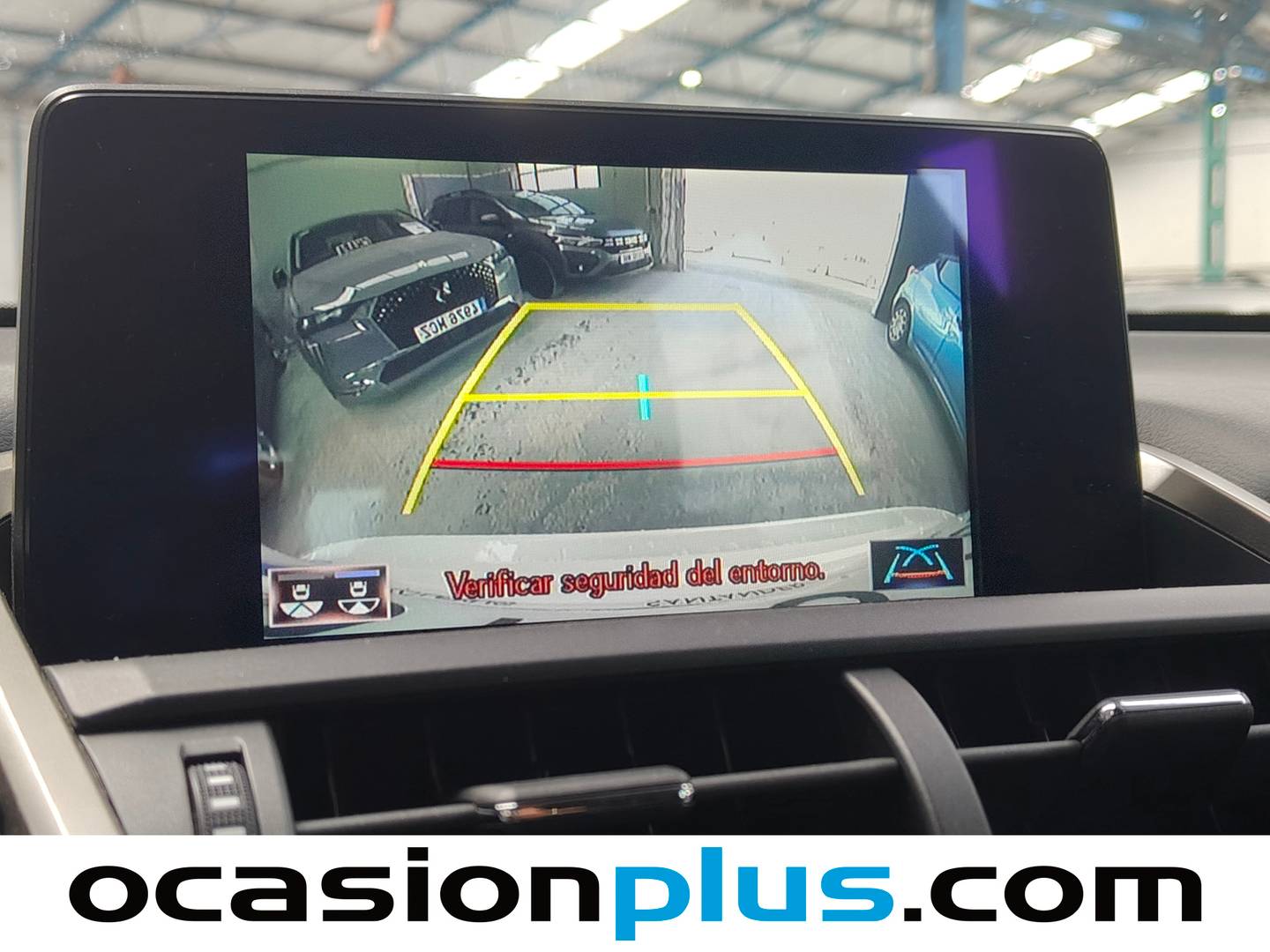 Equipamiento del Lexus NX Lexus NX 300h Business Navigation 2WD (197 CV)