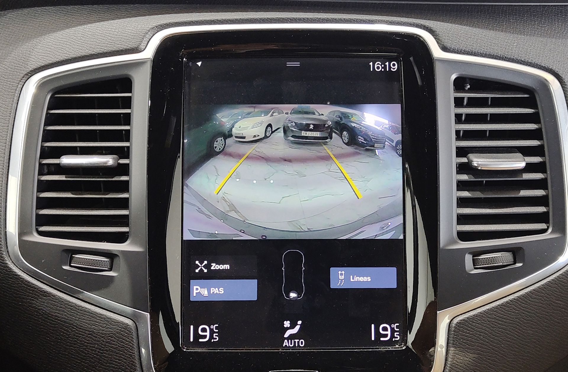 Volvo XC90 D5 Momentum AWD 7 plazas - foto 10