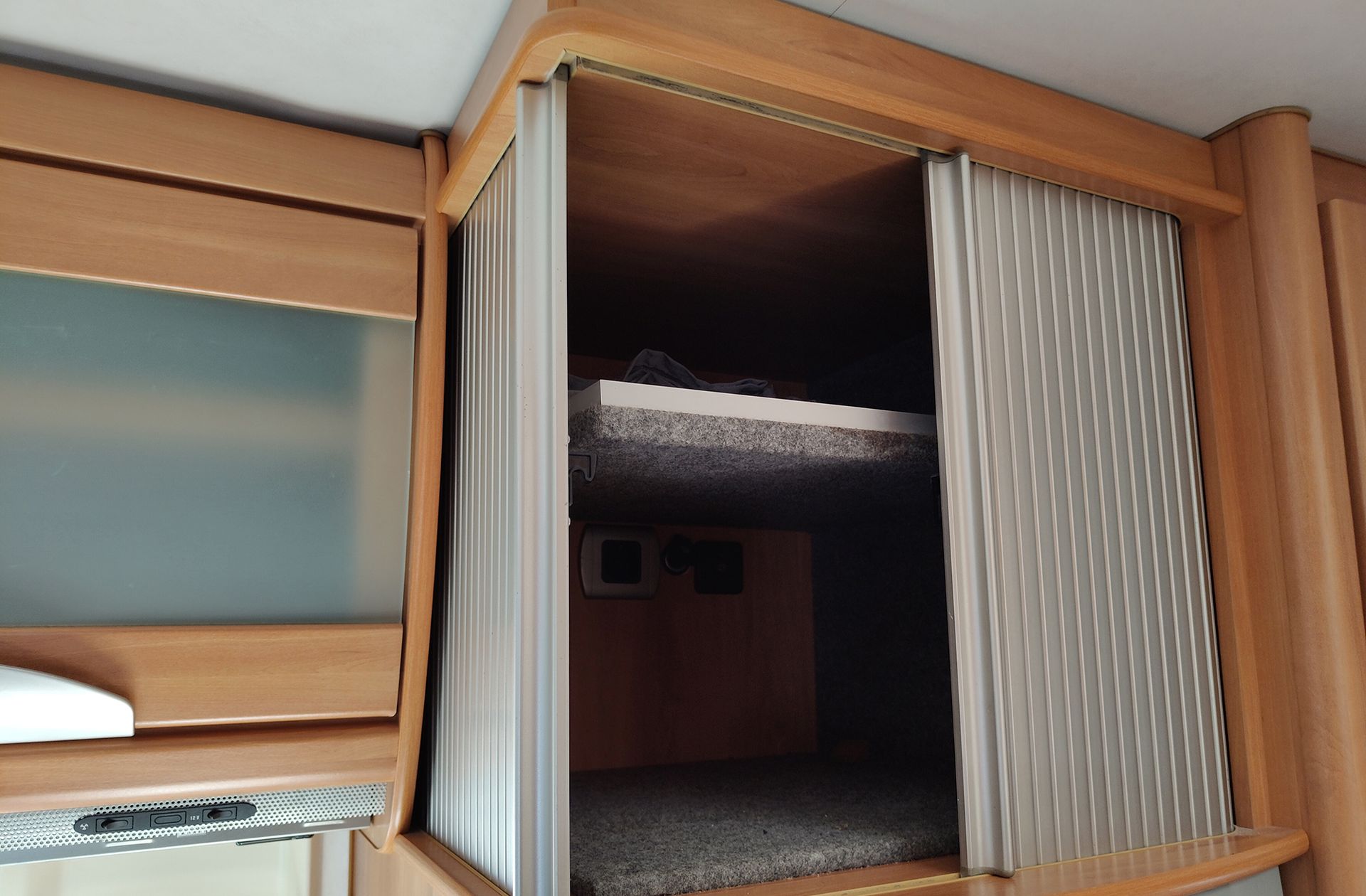 Hymer B 694 2.8D 4 plazas - foto 33