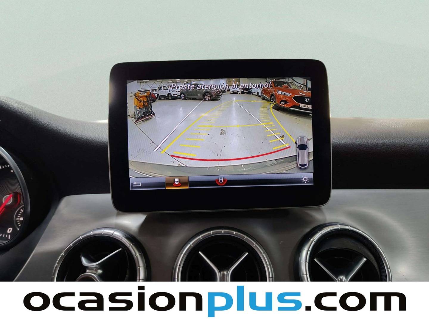 Equipamiento del Mercedes CLA Mercedes-Benz CLA Shooting Brake CLA 200 d Pack AMG (136 CV)