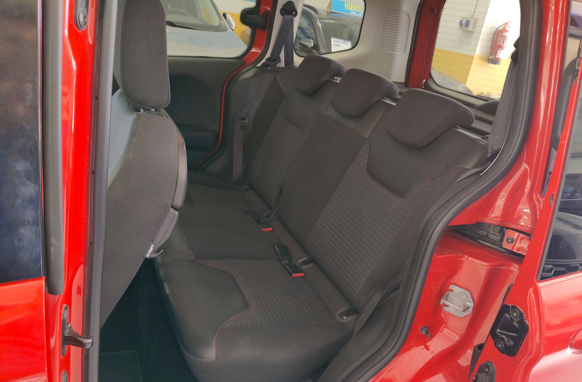 Ford Tourneo Courier 1.0 EcoBoost Sport - foto 12