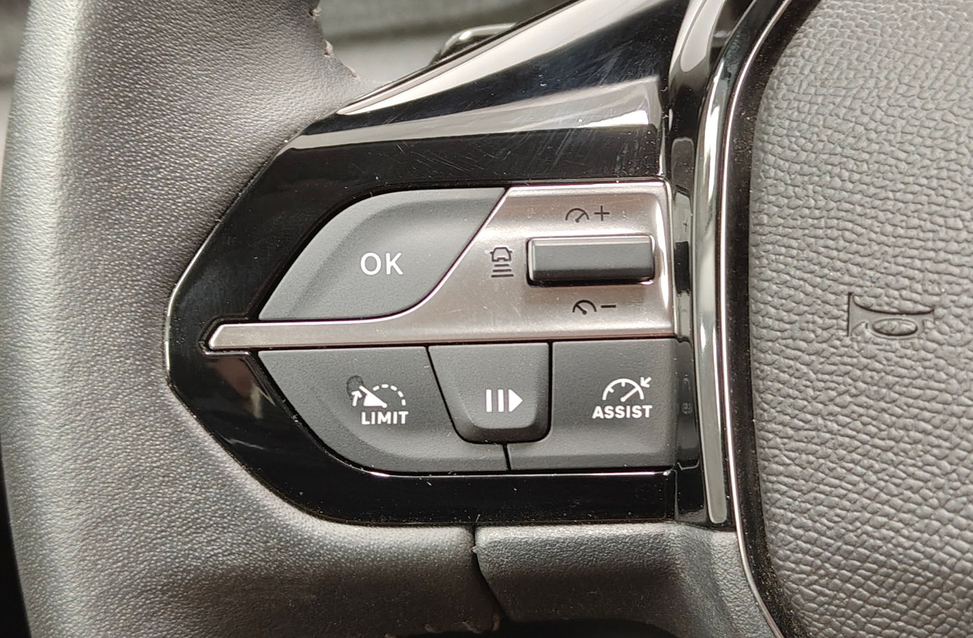 Peugeot 408 Allure Hybrid eDCS6 - foto 25