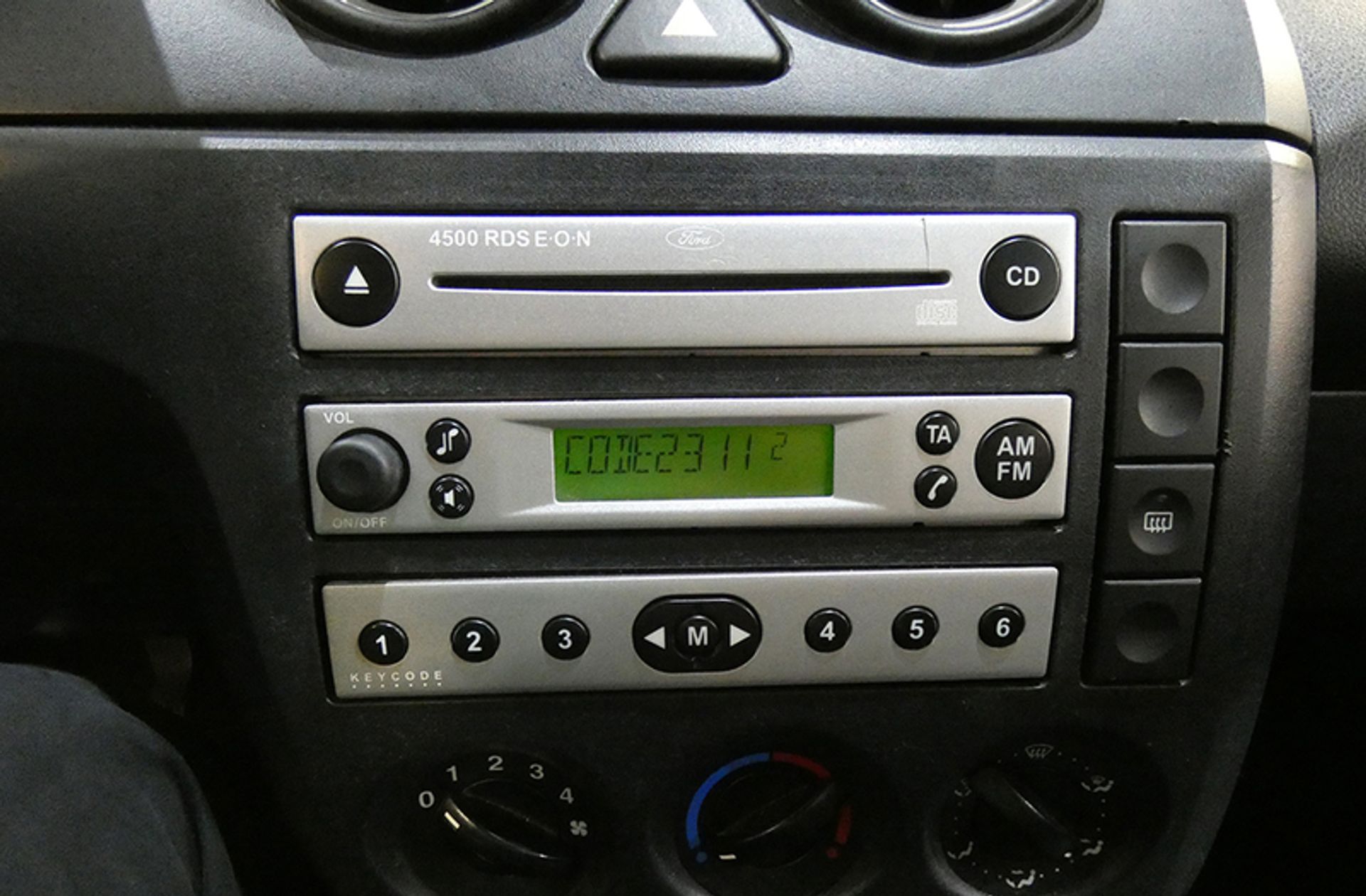 Ford Fiesta 1.4 TDCi Trend - foto 25