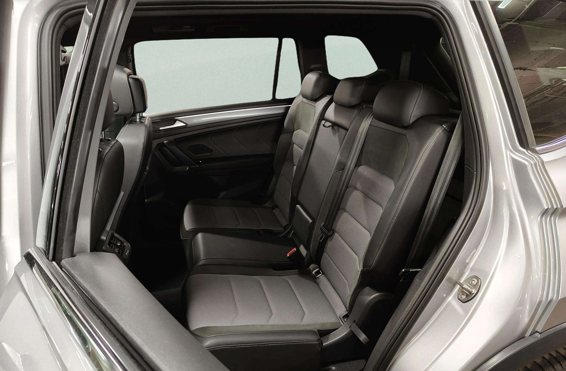 Volkswagen Tiguan Allspace Sport 2.0 TDI Pack R-line - foto 18