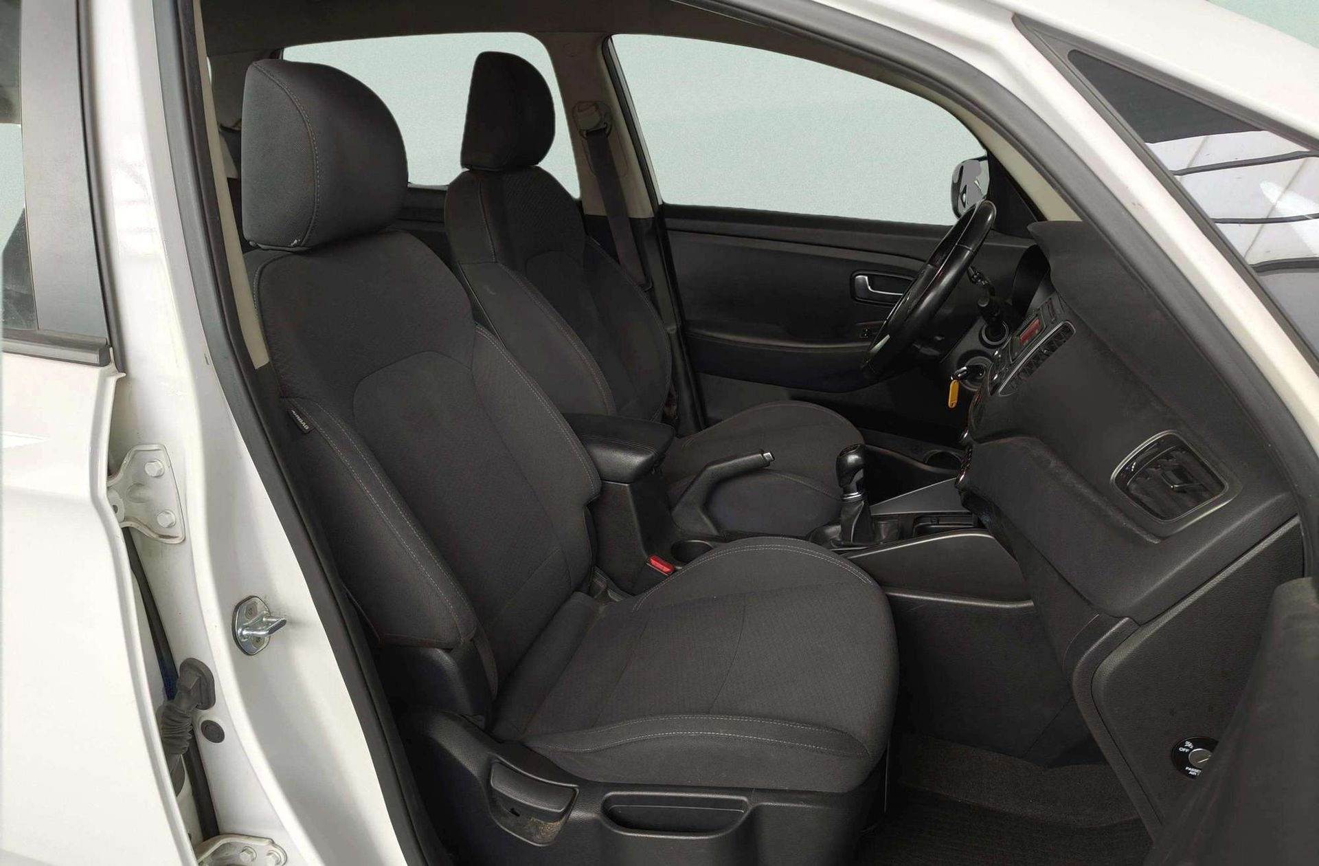 Kia Carens 1.7 CRDi VGT Concept Eco-Dynam - foto 16