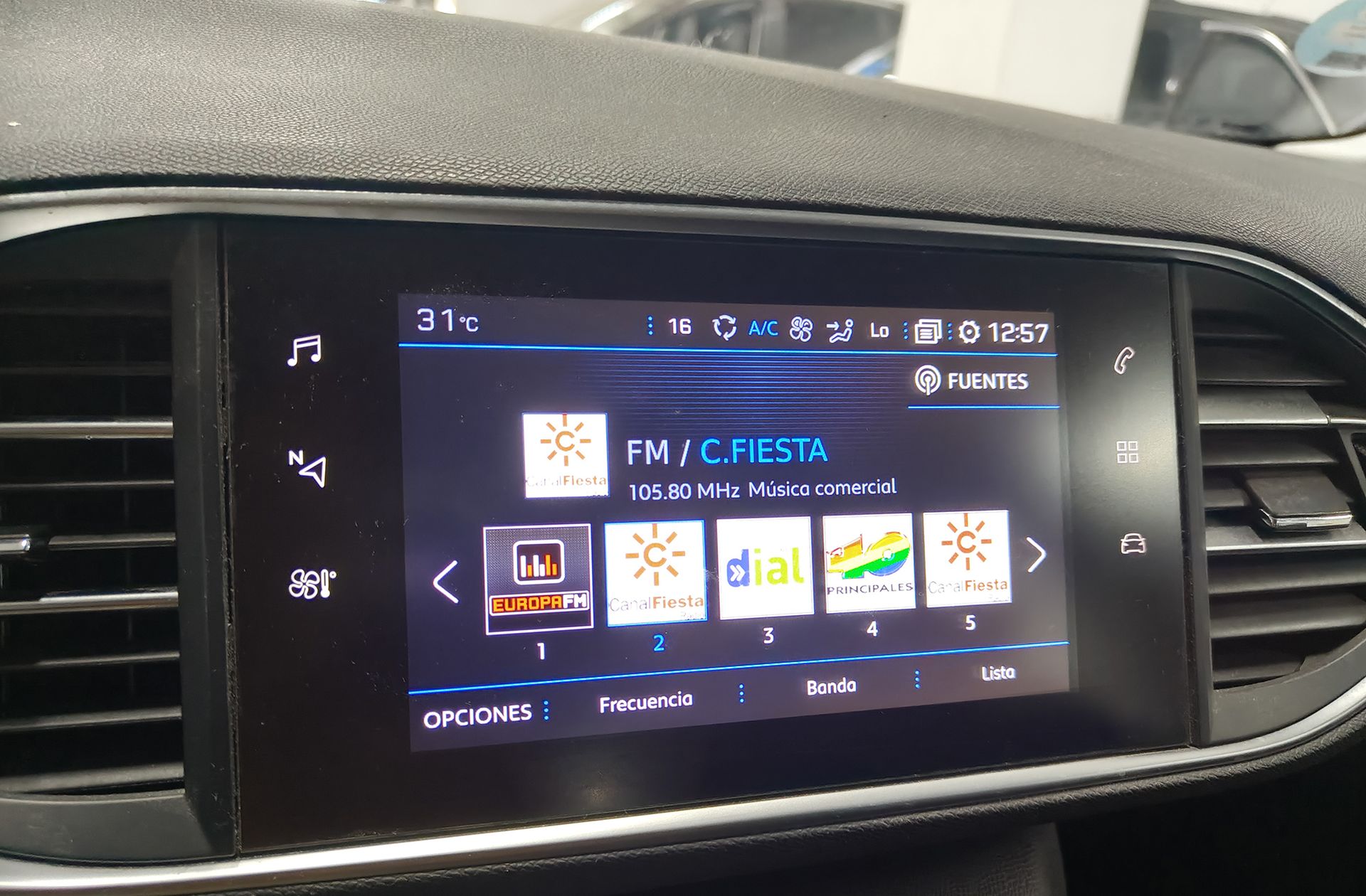Peugeot 308 BlueHDi 100 Style - foto 31