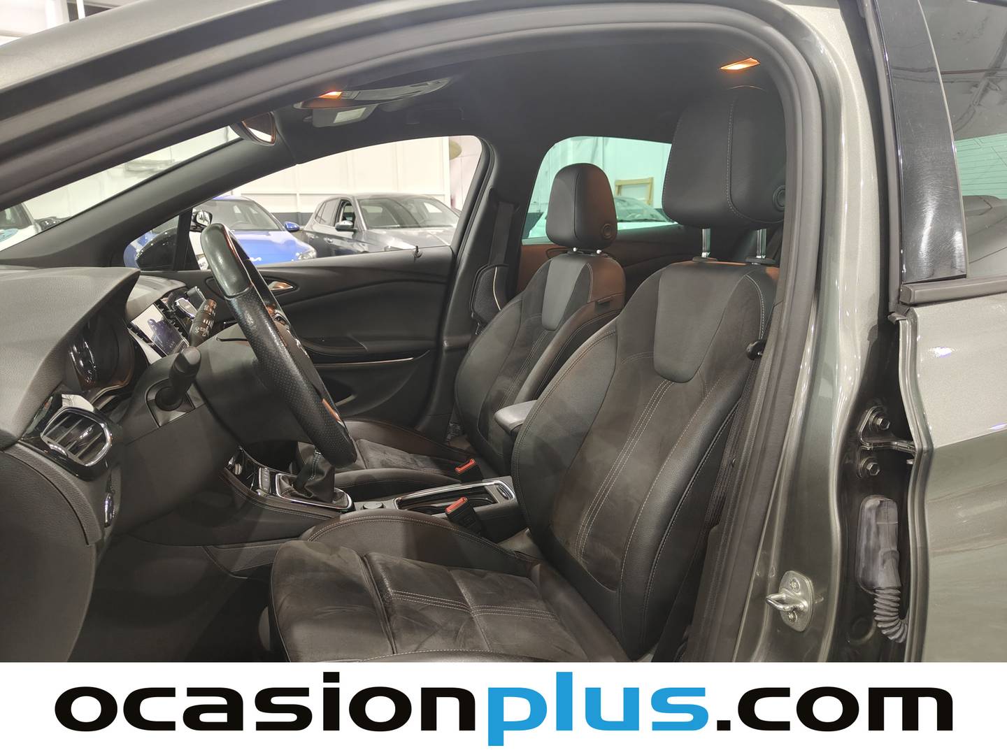 Foto asientos delanteros Opel Astra Opel Astra 1.2T SHR Ultimate (145 CV)