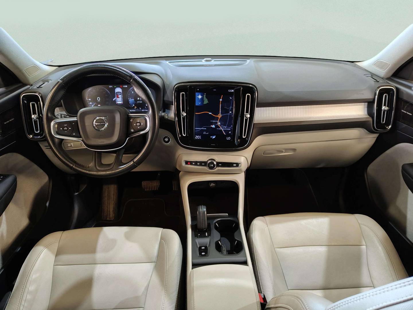 Foto Volvo XC40 Volvo XC40 D3 Momentum Auto 110 kW (150 CV)